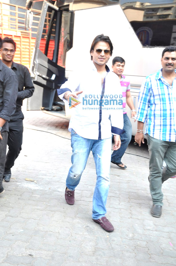 vivek oberoi snapped at mehboob studio 2