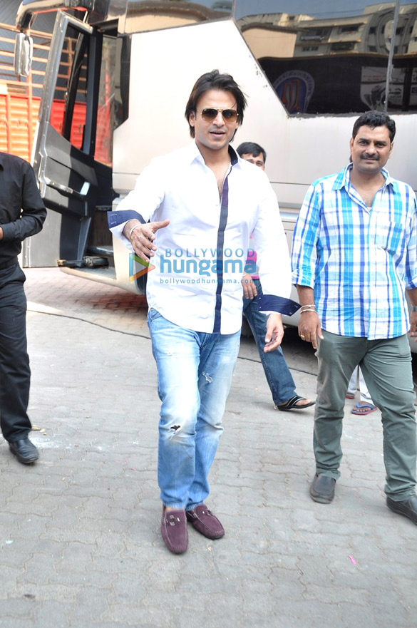 vivek oberoi snapped at mehboob studio 3