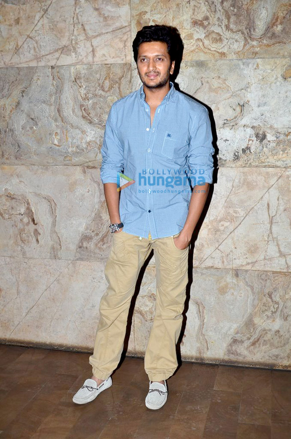 salman at the special screening of riteish deshmukhs marathi film yellow 8