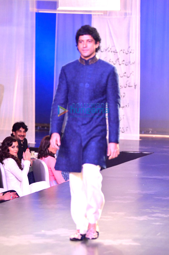 amitabh ranbir akshay walk for manish malhotras show men for mijwan 9