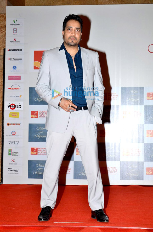 amitabh ranbir akshay walk for manish malhotras show men for mijwan 29