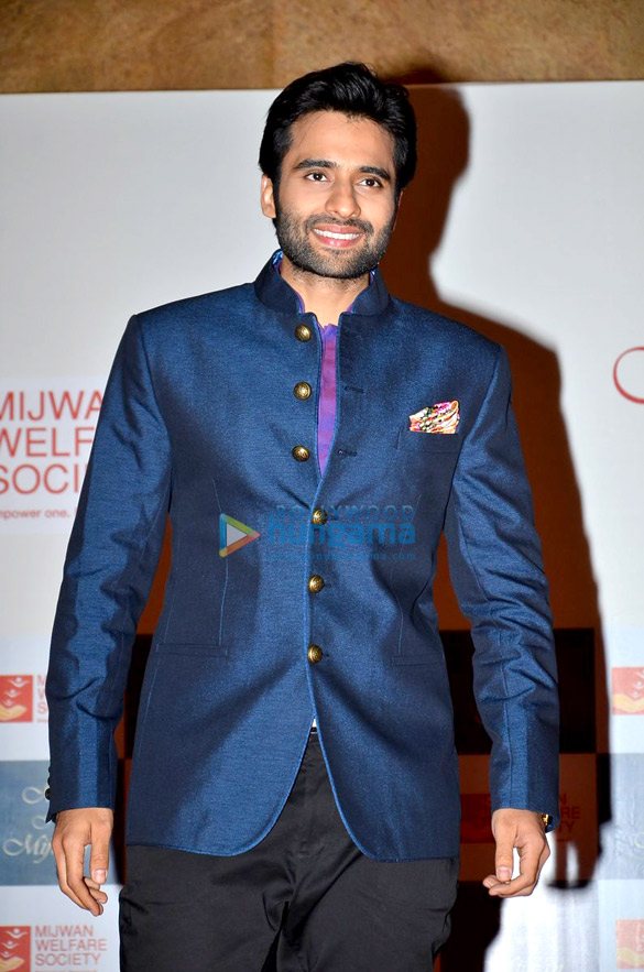amitabh ranbir akshay walk for manish malhotras show men for mijwan 26