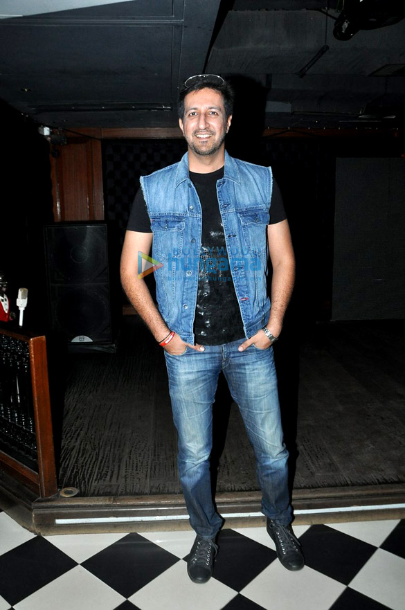 salim sulaiman talk about enriques song remix 6