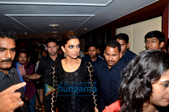 deepika walks the ramp for van heusen 17