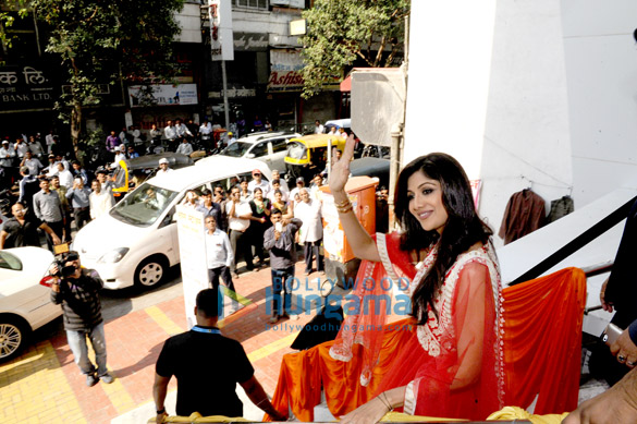 raj shilpa shetty kundra launch satyug gold stores in pune 4