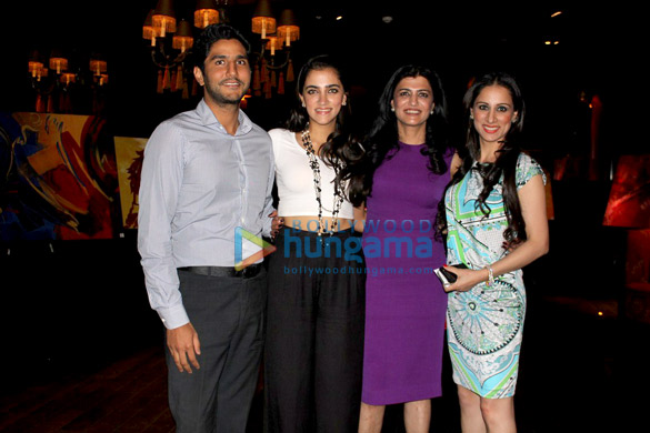 sonam kapoor graces rouble nagi art foundations exhibition in delhi 3