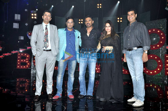 suniel shetty on the sets of ndtv primes ticket to bollywood 2