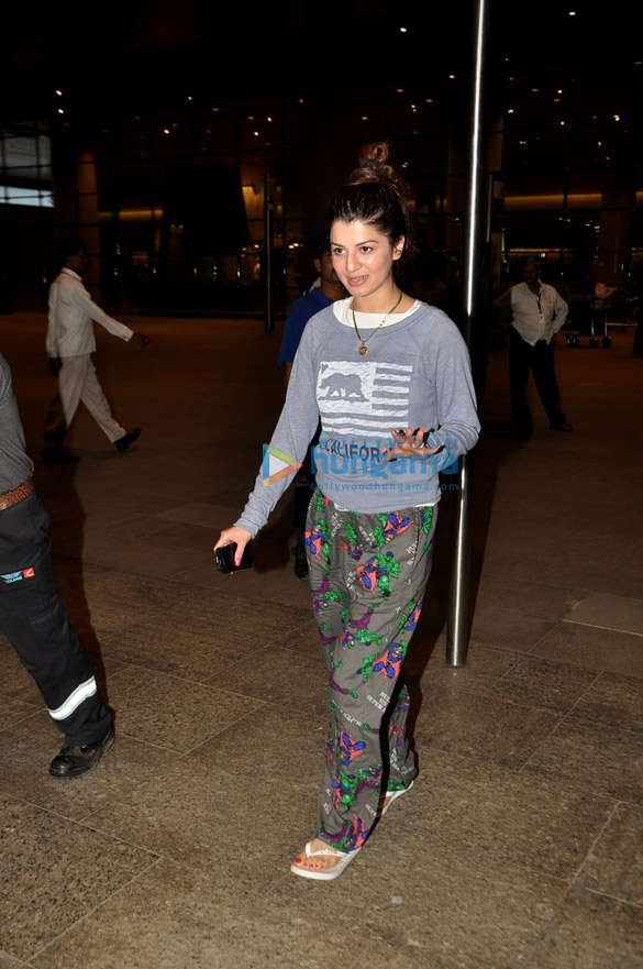 stars snapped returning from iifa 2014 4