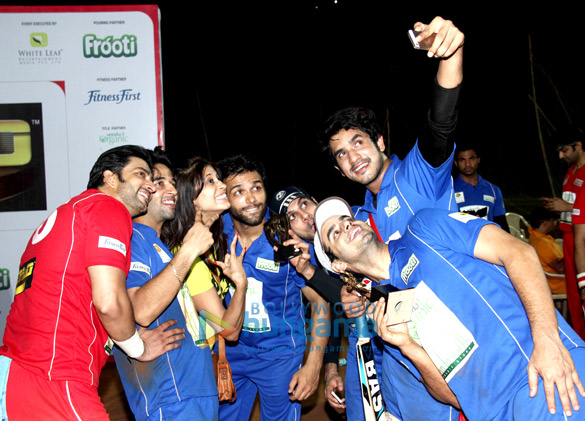 celebs at the gold charity cricket match 9