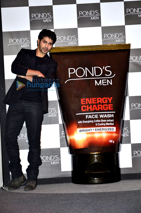 varun dhawan launches ponds men energy charge face wash 5