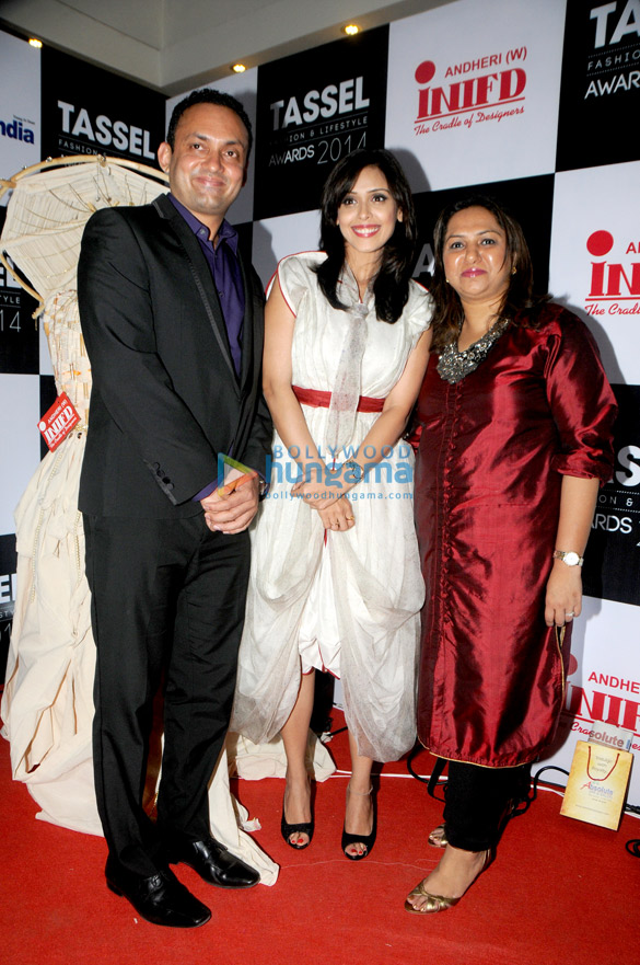 hrishita bhatt walks for tassel awards 2014 11