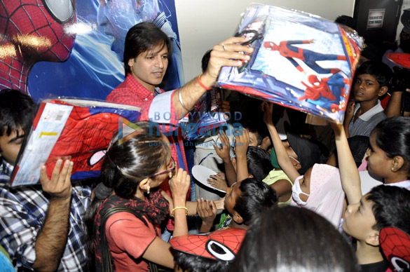 vivek oberoi graces the special screening of the amazing spiderman 2 4