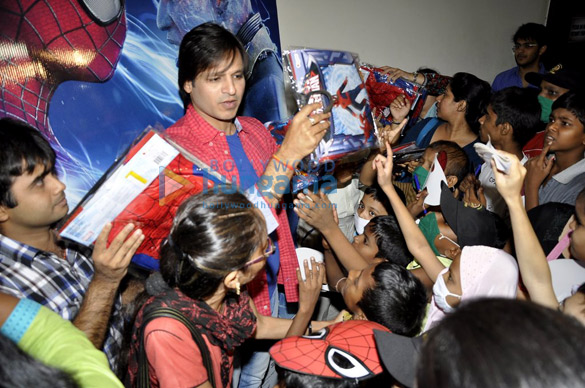 vivek oberoi graces the special screening of the amazing spiderman 2 5