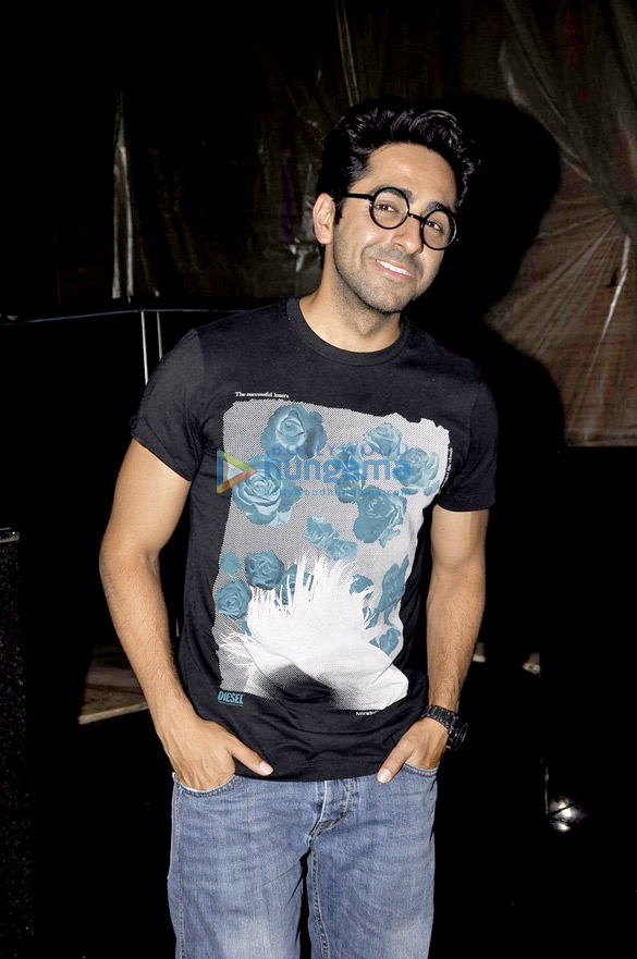 ayushmann khurrana snapped in bandra 2