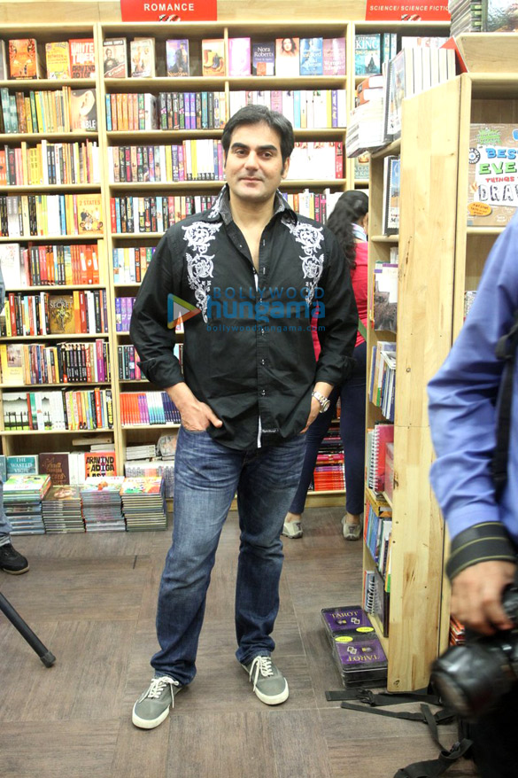 arbaaz khan unveils vickrant mahajans book yes thank you universe 7