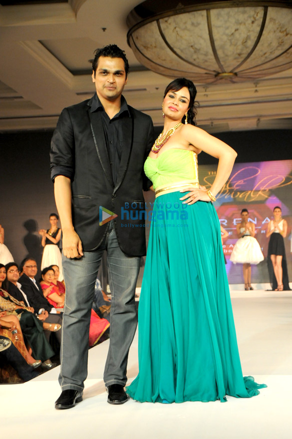 kavita varma walks the ramp for popular fashion shows 4