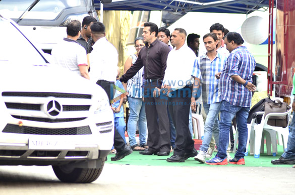 salman khan snapped as he meets a special child at mehboob studio 3