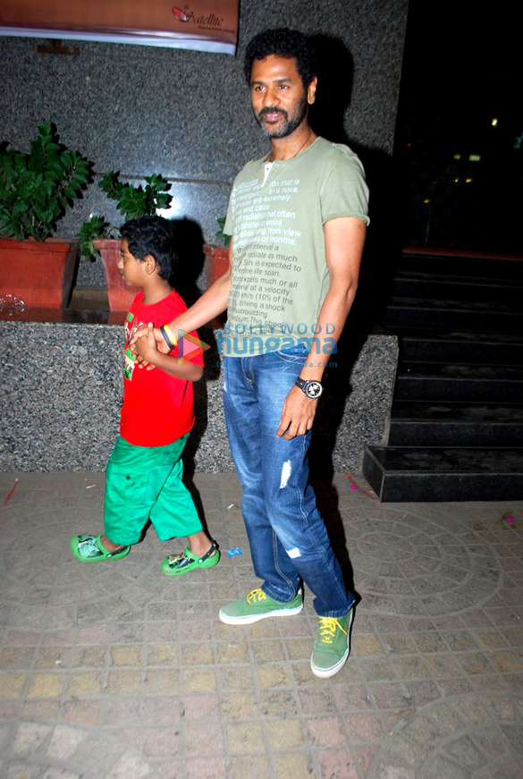 prabhu dheva snapped with his son 4