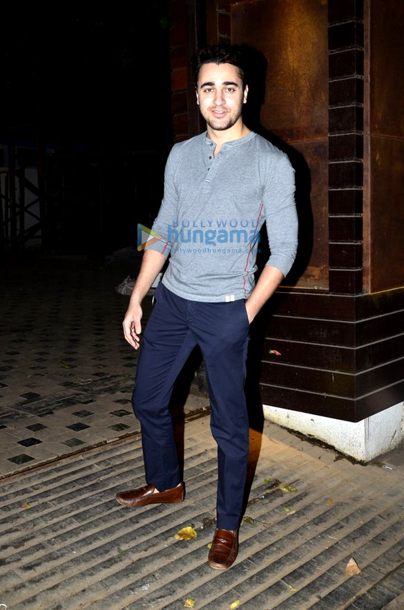 imran khan snapped after his wife delivers a baby girl 7