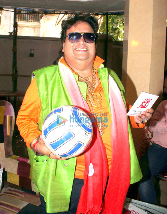 bappi lahiri launches life of football song video for fifa 9