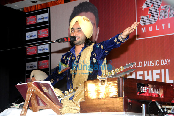 yuvraj harbhajan grace mehfil e sartaaj on world music day 7