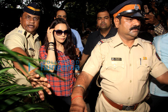 preity zinta snapped after giving her statement to mumbai police 2
