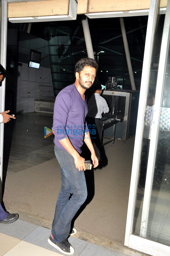 riteish deshmukh leaves for kanpur 3