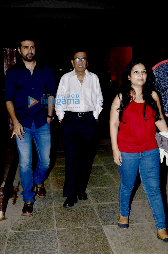 harman bipasha snapped at the birthday dinner of bipashas father 7