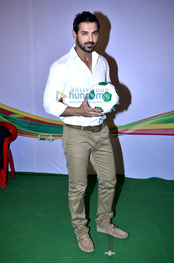 john abraham baichung bhutia at castrol photo shoot 5