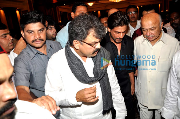 salman shah rukh khan meet again at iftaar party 32