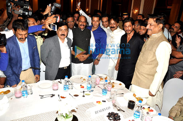 salman shah rukh khan meet again at iftaar party 10