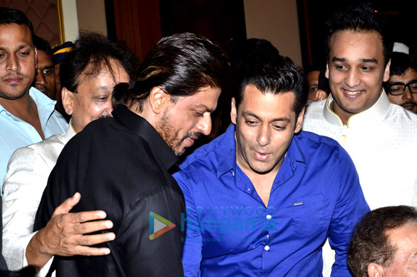 salman shah rukh khan meet again at iftaar party 5