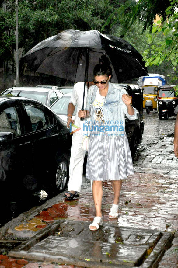 jacqueline fernandez snapped at starbucks 8
