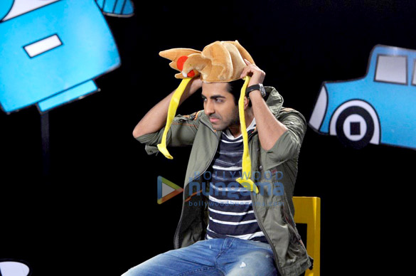 ayushmann khurrana on the sets of captain tiao 7 ayushmann khurrana on the sets of captain tiao 7
