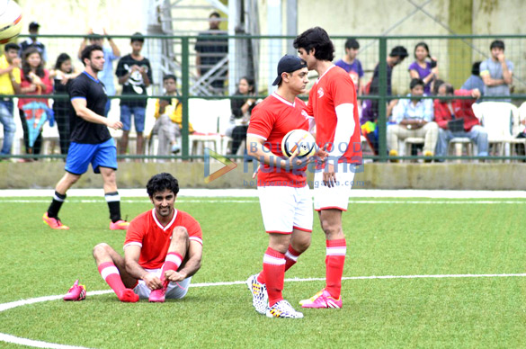 aamir hrithik abhishek at ira khans charity football match 8