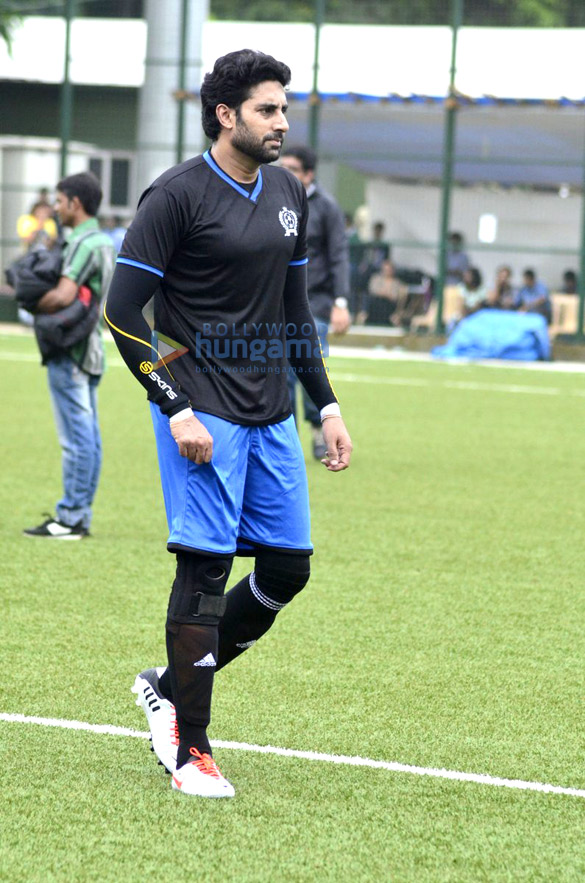 aamir hrithik abhishek at ira khans charity football match 7