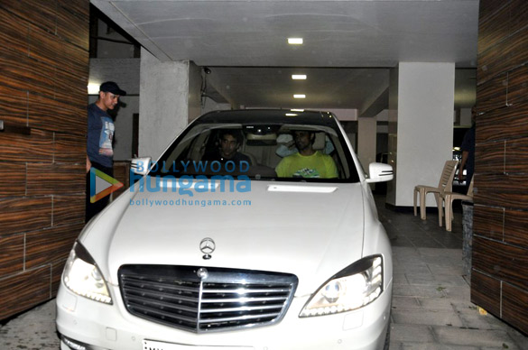 hrithik kunal snapped at aamir khans house 3