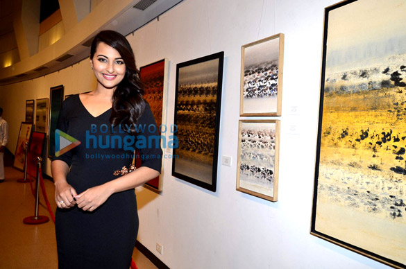 sonakshi sinha inaugurates an art exhibition 8