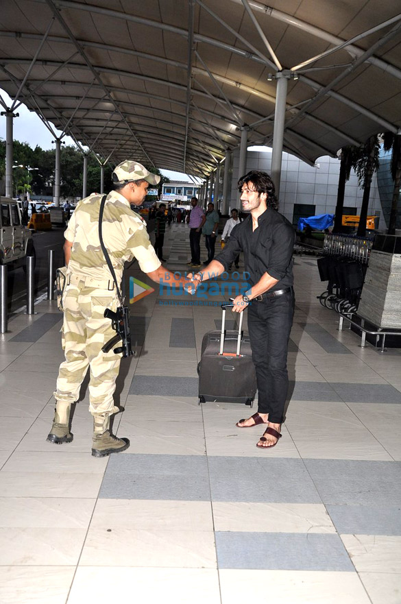vidyut jamwal snapped at the airport 5