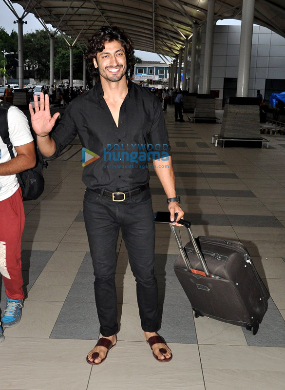 vidyut jamwal snapped at the airport 3