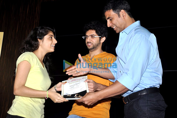 akshay gives certificates to first womens self defense batch 5