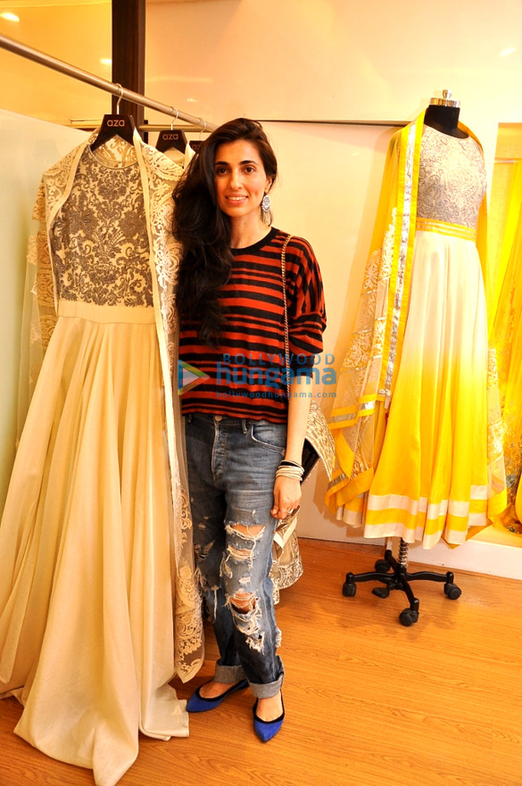 neha dhupia huma qureshi at varun bahls couture collection showcase 10