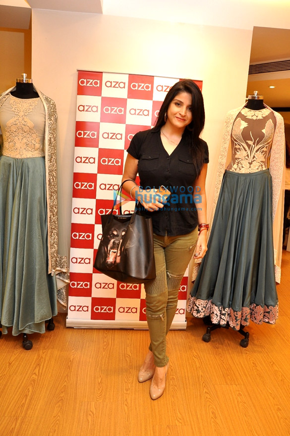 neha dhupia huma qureshi at varun bahls couture collection showcase 8