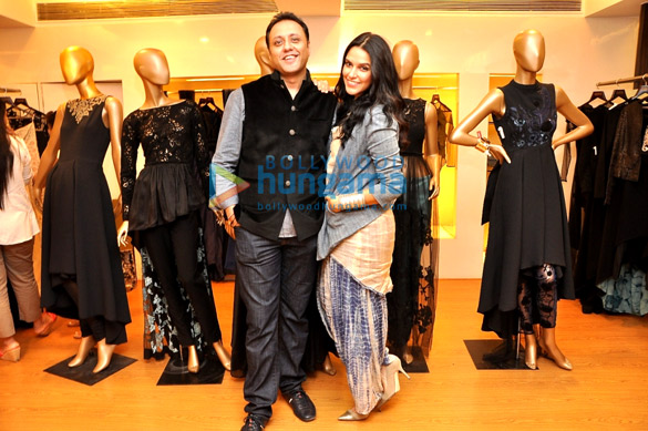 neha dhupia huma qureshi at varun bahls couture collection showcase 4