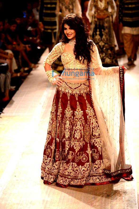 jacqueline walks for anju modi at lfw 2014 day 2 5