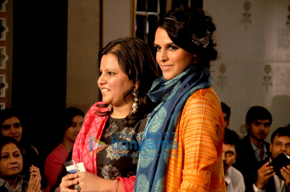 neha dhupia walks for swati vijaivargie at lfw 2014 day 3 8