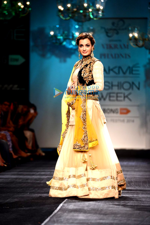 bipasha dia walk for vikram phadnis at lfw 2014 day 5 3