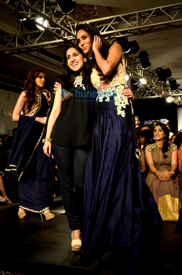 lisa haydon walks for ridhi mehra at lfw 2014 day 5 7