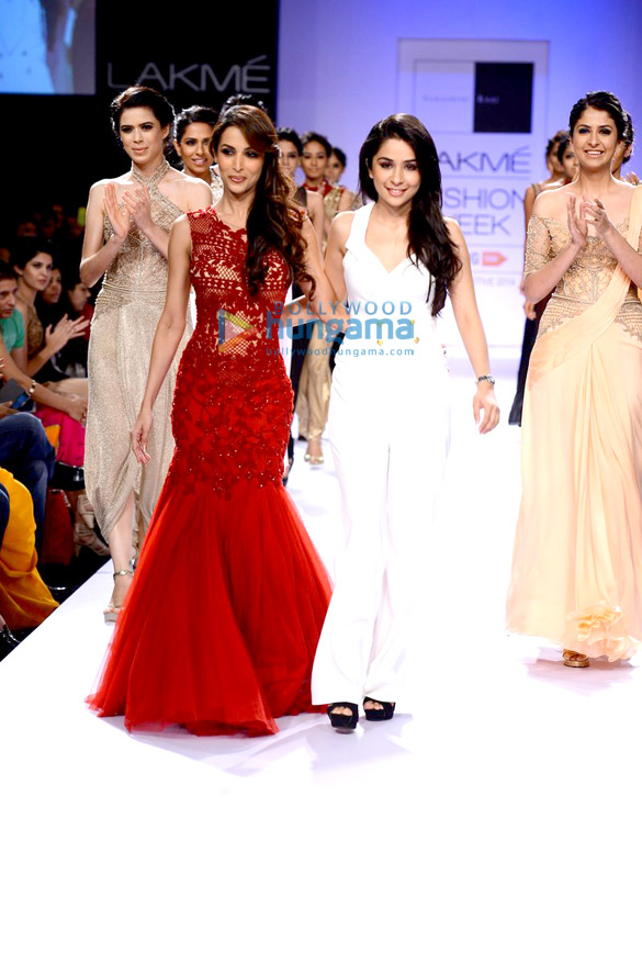 malaika arora khan walks for sonakshi raaj at lfw 2014 day 5 9