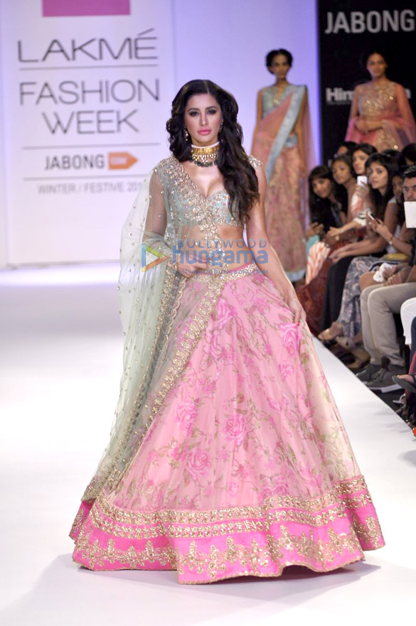 nargis fakhri walks for anushree reddy at lfw 2014 day 6 6